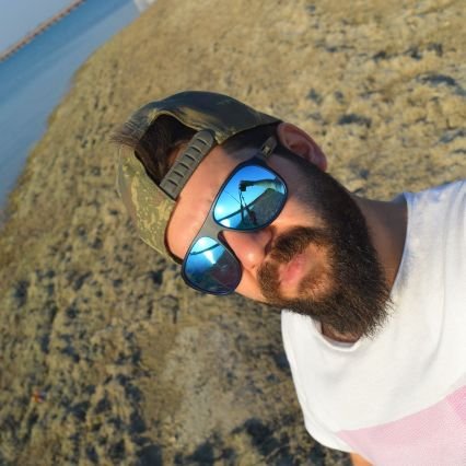 ramazaniyice's profile picture. İşte burası hiç haketmeyenlere yazılan güzel cümlelerle dolu..   Akıllı Bi Manyakk..