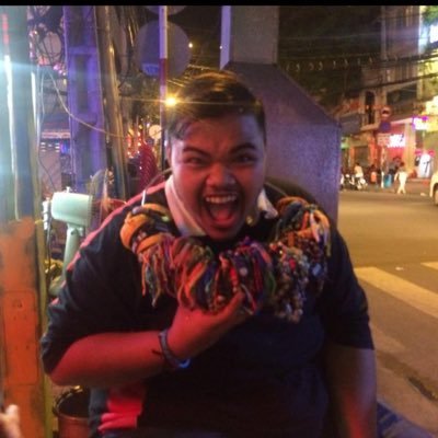Be carefull this con man. If you know about this pig, please tell us.