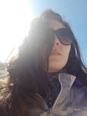 Dra en Ing. Química, entusiasta de la catálisis, software libre, perros, la militancia feminista, libros, artes marciales y por supuesto, gatos de internet.