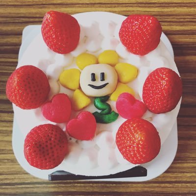 Cccry 息子のお誕生日にマジパンでマイクラのクリーパー作りました ﾟ ﾟ プレゼントは 3dsソフトとエンチャント 弓矢とか言うやつ 母は マイクラよくわからない マインクラフト マジパン シャトレーゼ アレルギー対応ケーキ T Co