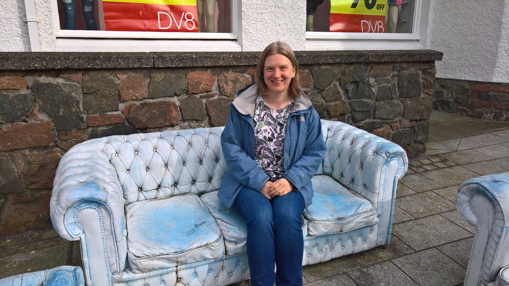 eleni2008's profile picture. Only here for the 🐝 and the ☕