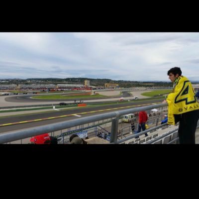 Cuéntame; ¿A quién miras cuando cierras los ojos? ♊️🌠. 19 días y 500 noches #RollingInTheDeep #VR46💛