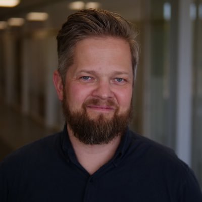 Pappa, ektemann og universitetslektor i religion og filosofi. Tvitrer privat.