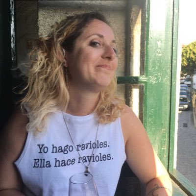 I left to go find myself. If I arrive before I get back, please ask me to wait! Corte y confección de videos. Porteña Maradoniana