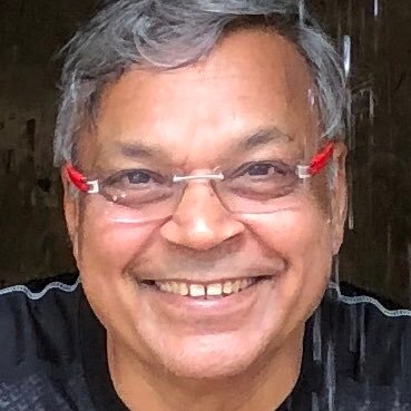 मुस्कान बिखेरना, समेटना, सहेजना....बस यही चाहत है मेरी. जितना मिलता है, उससे दुगुना बाँटना हसरत है मेरी.
