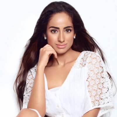 Singer • Music Artist • YouTuber • Performer Discover me through my music! | Instagram : simrankeyz |Bookings : simrankeyzbookings@gmail.com
