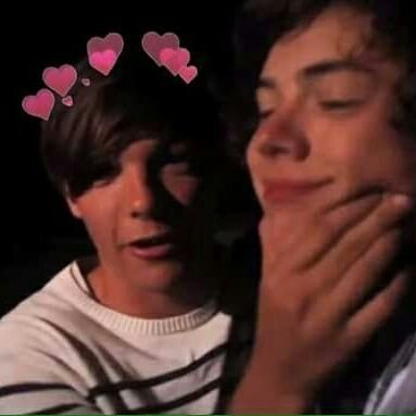 Alessia, 16, Palermo.
larry shipper.
guardo tutto con occhi diversi da quando mi guardi.