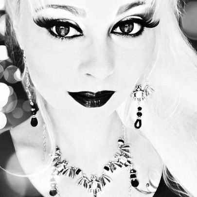 AnxietaLaKami's profile picture. Amateur pianist from #Prague. 💖 music, nature, pets, good food, #tattoo, sunshine, rain... #gothgirl ❌NO DM❌ Pics and vids are mine 😙