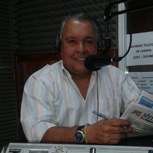 Titulares de la prensa, comentarios y reflexiones a través de Bravissima 93.1 Fm de lunes a viernes.  7:00 am  - 9:00 am. Con él Periodista Douglas J González