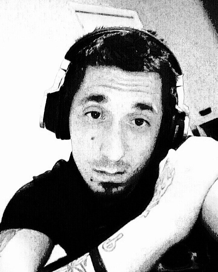 LEAD - Rapper/ Singer/ SongWritter/ & HEAD PRODUCER & ENGINEER
@RrR. ENTertainMENT RabidRabbit.RECORDS.