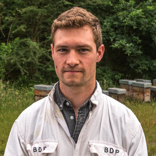 Apiculteur bio, passé par @scpobx, formateur, consultant et auteur d'ouvrages sur les abeilles et l'apiculture #Béarn #Biodiversité🐝🌼
