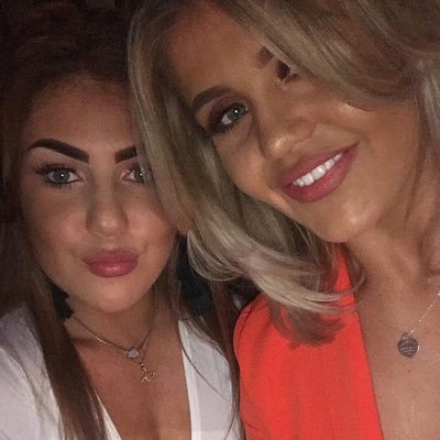 abbieandgeorgia's profile picture. Part of the Channel 4 #Gogglebox family. For all media enquiries please contact Harriet.Manby@studiolambert.com