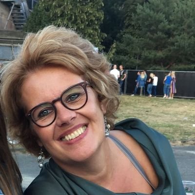 54 jaar, gelukkig getrouwd, 3 geweldige kinderen,werkt al 37 jaar in de zorg,groepsleider gehandicaptenzorg, houdt van het leven,voelt zich een zondagskind💞