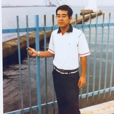 大阪の男声合唱団「河童コーラス」に所属しています。ホームページ担当。ベースパート。第1、第3、最終土曜日13時〜17時まで堺筋本町・千里山・吹田・西宮で練習しています。 平均年齢74才。団員31名です。写真は40年以上前のものです、すみません❗️