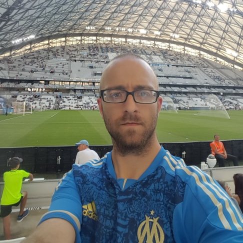 Fan de keen'v depuis très longtemps. Fan de l'OM absolu ^^ #7 #TeamKF #TeamOM