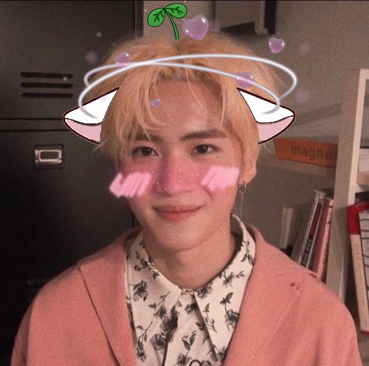 crystaile_twt's profile picture. i make graphics i think