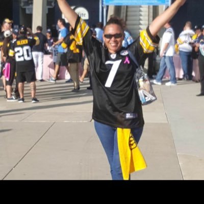 Family Over Everything!! Love my God! Love my Steelers! Love My Good Music! #FOE #PraiseJah #SteelerFanatic #PittsburghStrong #MusicLover #HereWeGo  #MotownGal