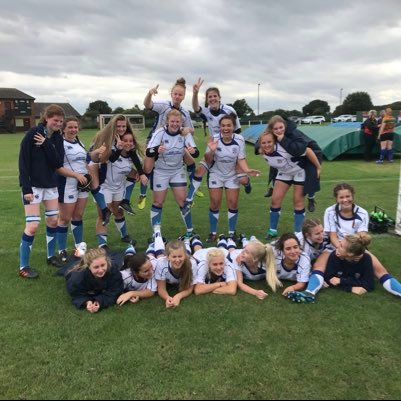 Official twitter account for Ryton girls rugby. Over 50 girls playing at U13 U15 and U18. New players welcome, training is Monday at 6 o’clock. #rugbywithasmile