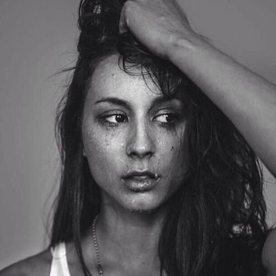 spencer_hasbe's profile picture. Spencer à lueur du jour,elle as déjà une telle pêche que elle profite dès le moment présent un peu de bonheur dans sa vie si compliqué.