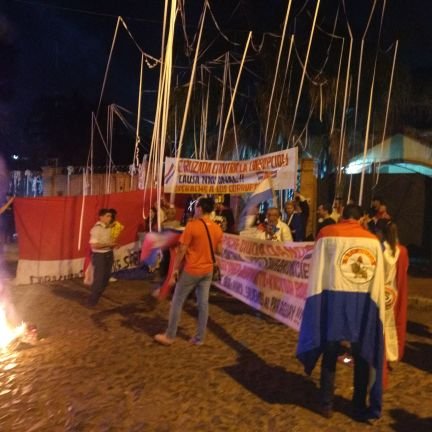 ciudadano comun indignado, en pie de lucha contra actos de corrupcion gubernamental y atentados a la Constitución Nacional..