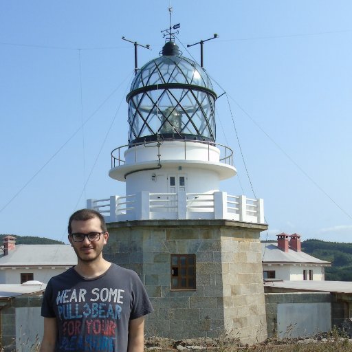 Profesor de Secundaria (Biología y Geología) con plaza en Galicia.

Biólogo especialista en gestión zoológica de espacios protegidos.