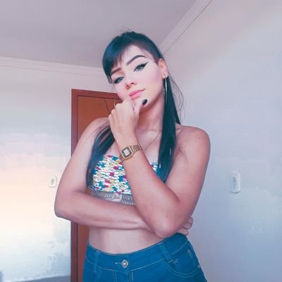 VictoriaAmaran4's profile picture. Se você é a luz que me guia...
Então será sempre um campo florido de girassóis!