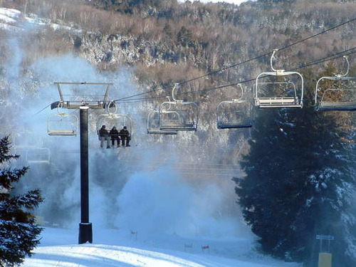 oshawaskiclub's profile picture. One of the largest ski/snowboard facilities in Southern Ontario. Only 45 minutes from Toronto.  Open to members and non-members. 21 runs and a terrain park.