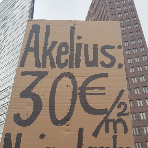 #Akelius-Mieter*innen vernetzen sich in und über Berlin hinaus. Erfahrungsberichte werden per Email gesammelt.
Akelius tenants in and beyond Berlin are uniting!