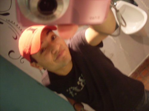 19 años, estudante, trabalhador e inovador.
somples, simpatico, humilde e batalhador... engraçado e comediante formal, ferrado e eu !