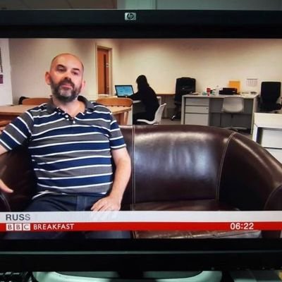 Cysylltydd @indycube Connector #coworking #cydweithio aka @llannerch #Cymraeg FB - russell.indycube