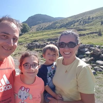Geògrafa i moltes coses més. Avui tècnica de salut pública de la Diputació de Tarragona. Enormement preocupada pel planeta i del destí dels meus fills.