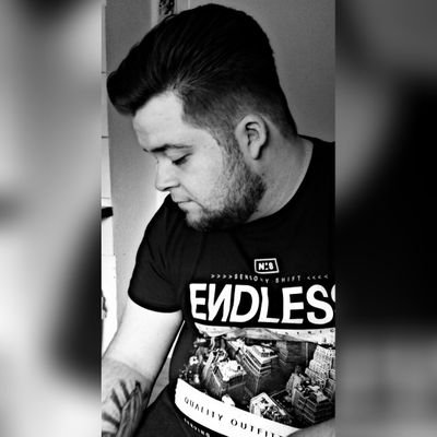 HendrikBrn's profile picture. Hendrik ~ 33 ~ Germany ~ ⚽ SV Werder Bremen 💚🤍 ~ 🏈 Seattle Seahawks 💚💙 ~ 🏈 Indiana Hoosiers ⚪🔴 ~ 🎯 Gabriel Clemens & Ross Smith Fan