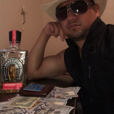 locoandym22's profile picture. 