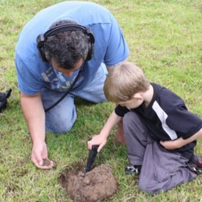 Metal Detecting in UK, on Farmland and Beach.  Follow my adventures and finds.  I'll be posting live my first hole of the day and any significant finds live.