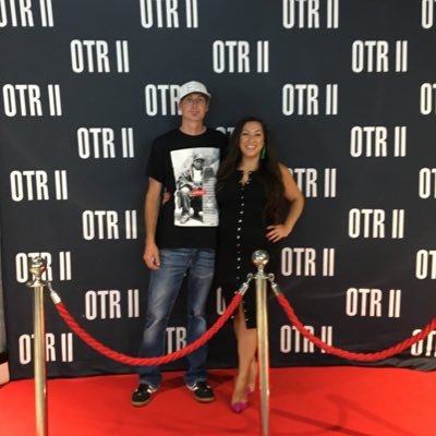 theonlyDNELLY's profile picture. DNELLY is my alter-ego. Foodie, Diva, Cosmetologist in training and all around bad ass. 🐝