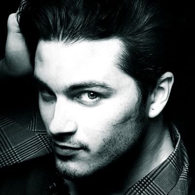 _sinememoria's profile picture. ❧ 𝒮 ᶜ ᵃ ʳ ˢ ❜ 𝒞ᴏᴍᴍᴇ ᴜɴ ғʀᴇ̀ʀᴇ, ᴊᴇ ᴠɪᴠᴇʀᴀɪ ᴘᴀʀᴍɪ ʟᴇs ᴛɪᴇɴs「𝒟ᵃᵐᵒᶰ」