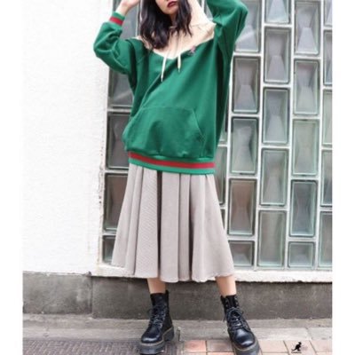 Aika マリーゴールド あいみょん スッキリ生披露 あいみょん 着てる服も髪の毛のインナーカラーもギターのデザインも全部可愛いそして声がかっこいい好き