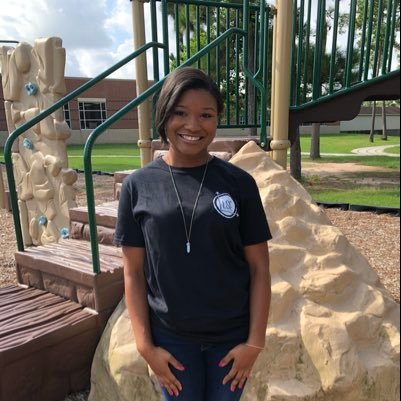 MrsMartin_LSE's profile picture. Third grade teacher! 🍎