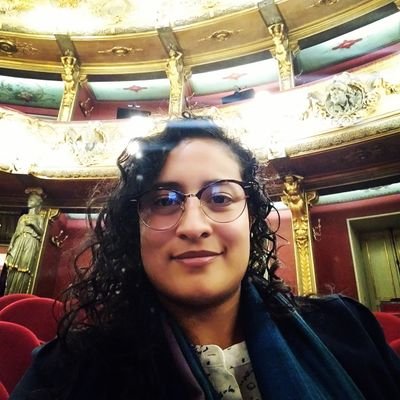 socialement maladroit .. follement passionnée de littérature, en particulier des poèmes de Borges, étudiant de chimie pure ....