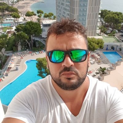 redameg's profile picture. 