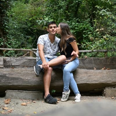 Ci sono persone, pensieri e ricordi, che verranno sempre con te, ovunque tu vada. 💭❤️