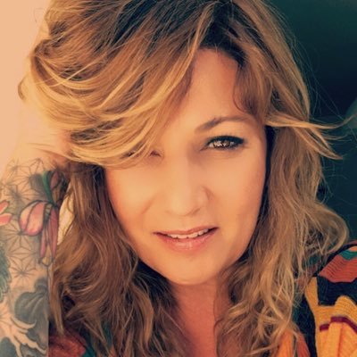 imandaravelli's profile picture. Loving: Life in general. Family,Friends,Sunshine,Food,The smell of fresh cut grass on a rainy summer day, Palmtrees. Host