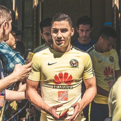 Jugador del Club America •instagram: sanchezjorgie4