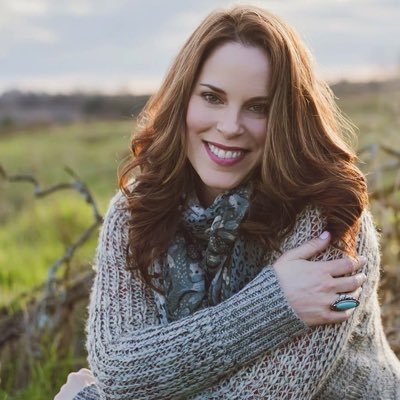 #1 NYT & Int'l Bestselling Author of THE MARRIAGE AUCTION on #KindleVella
Links ↳ https://t.co/CeqsUk7z0w