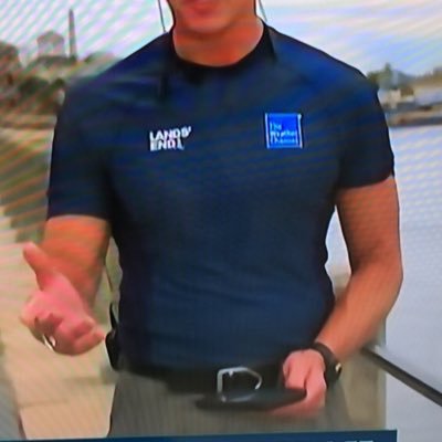 WeathermanShirt's profile picture. someone get these guys a bigger shirt before Florence tears me off