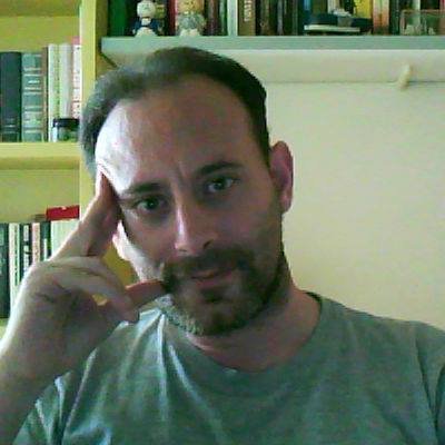 vice presidente CIO; insegnante; ex atleta di atletica leggera e corsa campestre; opinionista; dietologo.