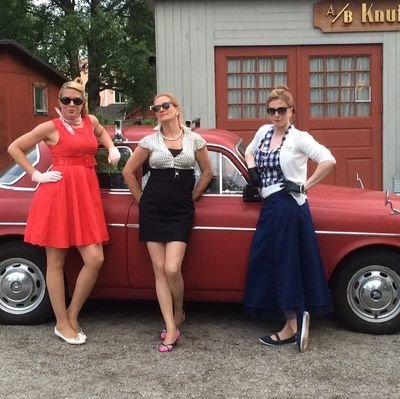 Pop Country Music. 3 sisters and 3 songwriters living in Jämtland, Skåne and Groningen.