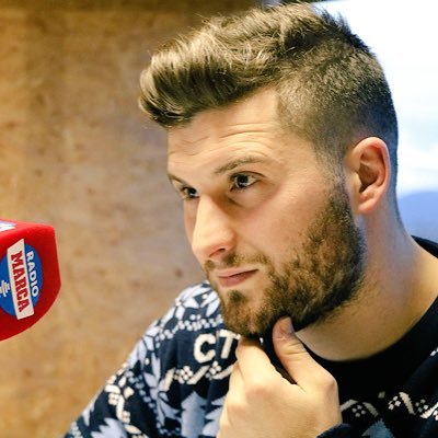 Ácrata y periodista, de los licenciados, en @radiomarca y @marca . Me lavo las manos 10 veces al día. No asisto a funerales. Me acostaría con Don Draper.