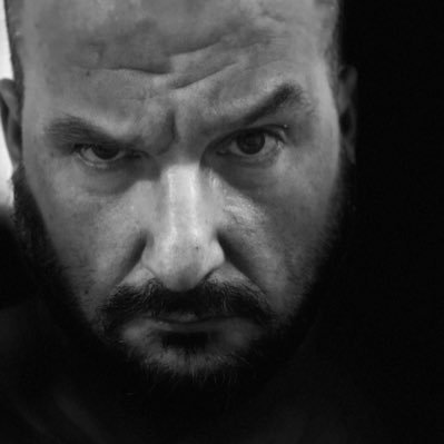 Educador Social Autodidacta, trabajador de la noche Sevillana...Hijo, hermano, esposo y padre.... y C O S T A L E R O
#lovelifebro
