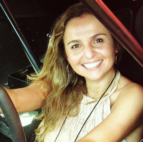 Cantora e compositora, meu primeiro cd lançou na Argentina com músicas autorais e o segundo vem aí...Espero que gostem!!!Besitos!